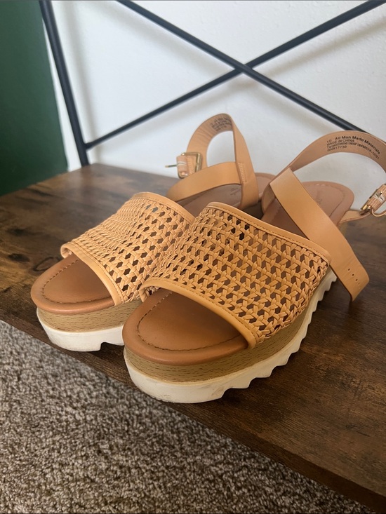 Shoes - Women’s Tan Woven Platform Sandals